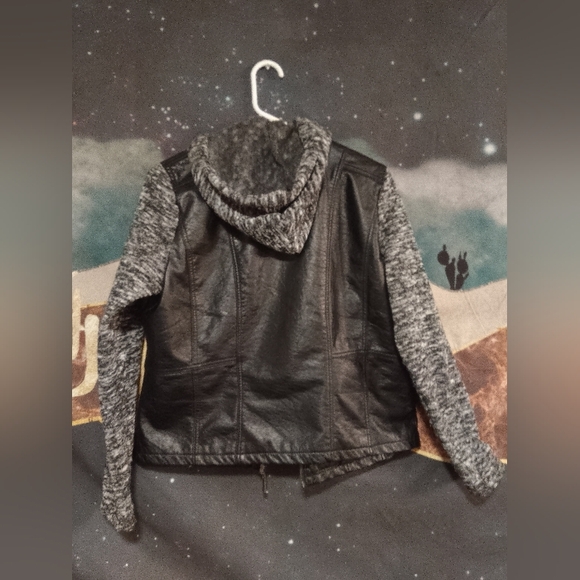 SIZE XL black pleather biker jacket with static gray fabric sleeves - Picture 8 of 11